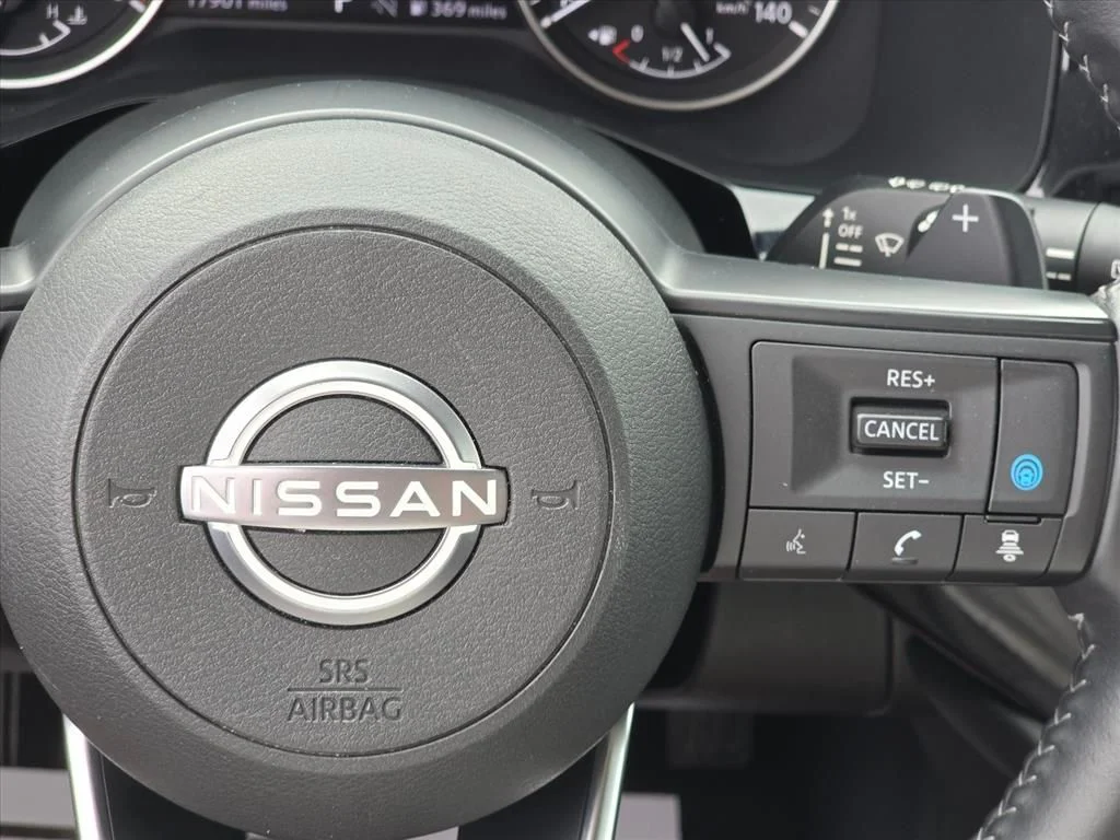 Used 2025 White Nissan SV image 17
