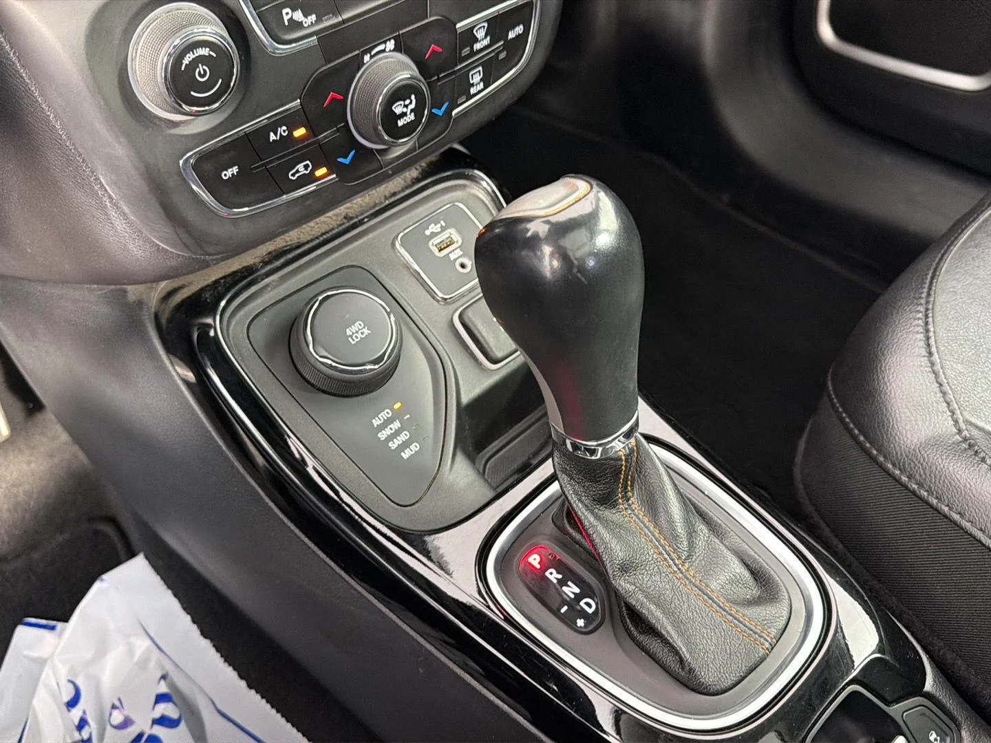 Used 2019 Granite Crystal Metallic Clearcoat Jeep Limited image 38