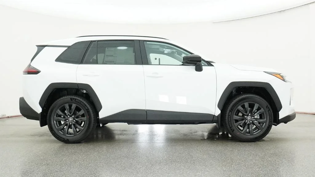 New 2026 Ice Cap Toyota XLE Premium image 11