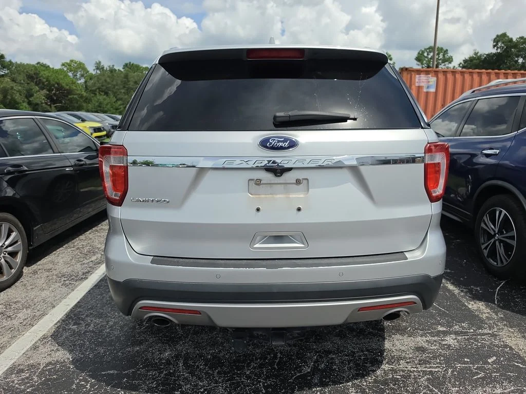 Used 2017 Silver Ford Limited image 5