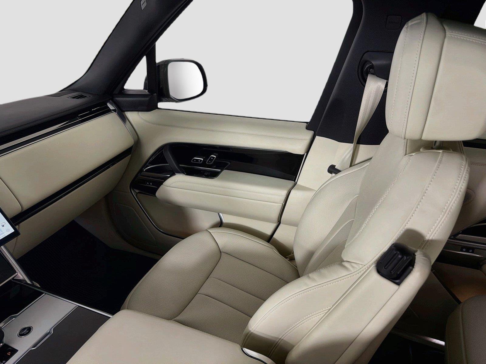 Certified Used 2025 Ethereal Frost Silver SV Bespo Land Rover SE LWB 7 SEATS image 25