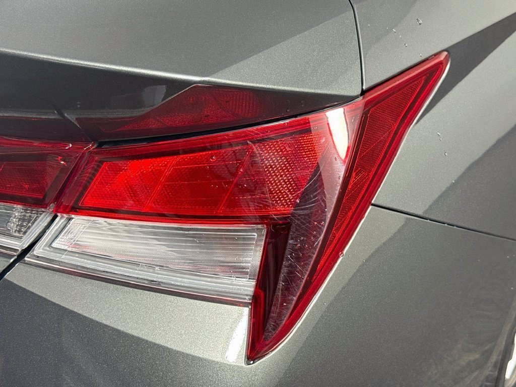 Used 2025 Amazon Gray Hyundai SE image 29