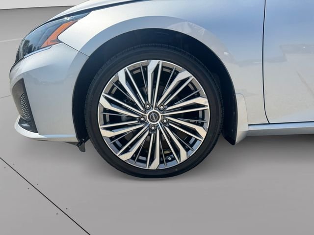 Used 2023 Brilliant Silver Metallic Nissan 2.5 SL image 9