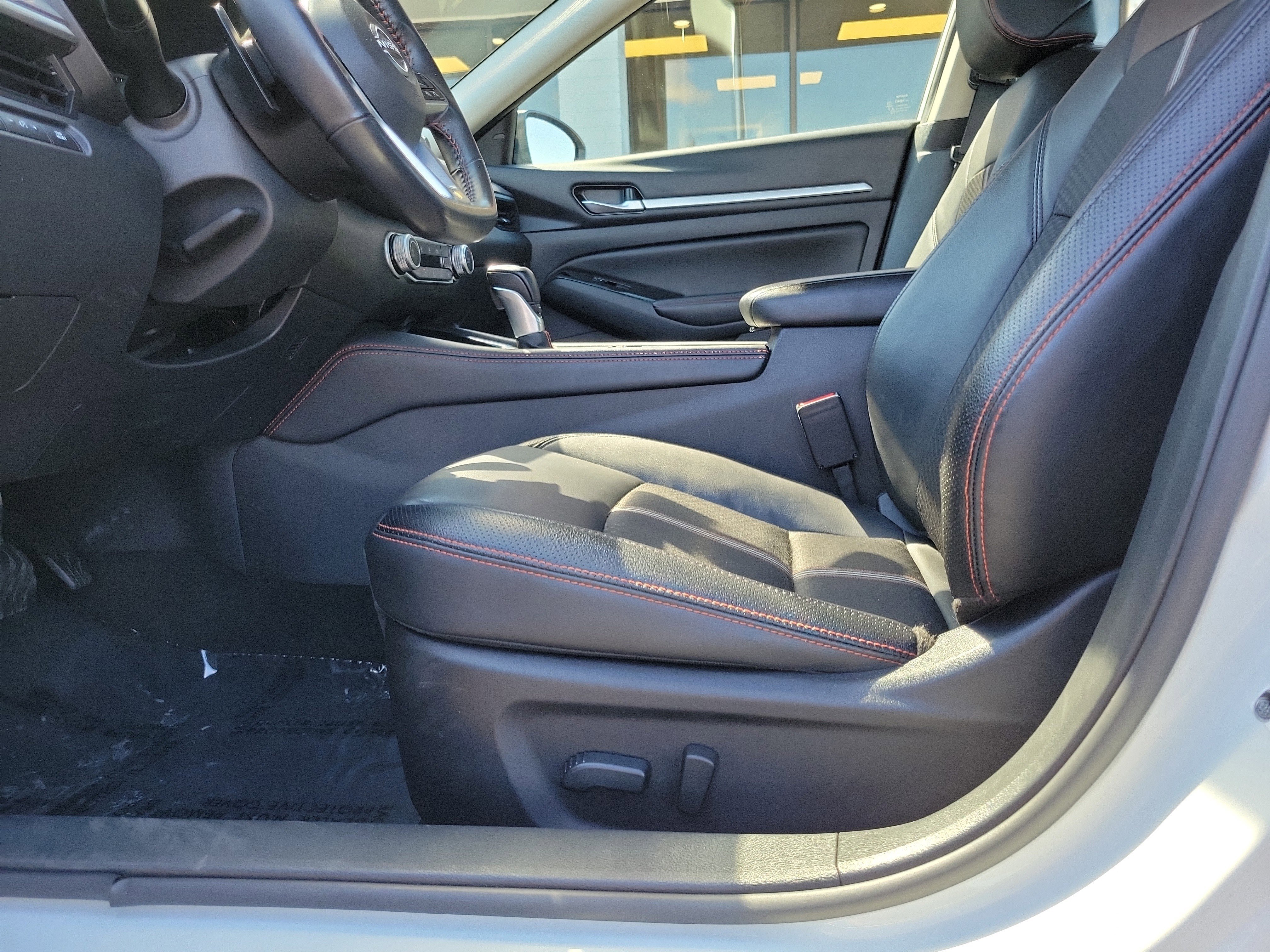 2025 Nissan Altima SR - Photo 16