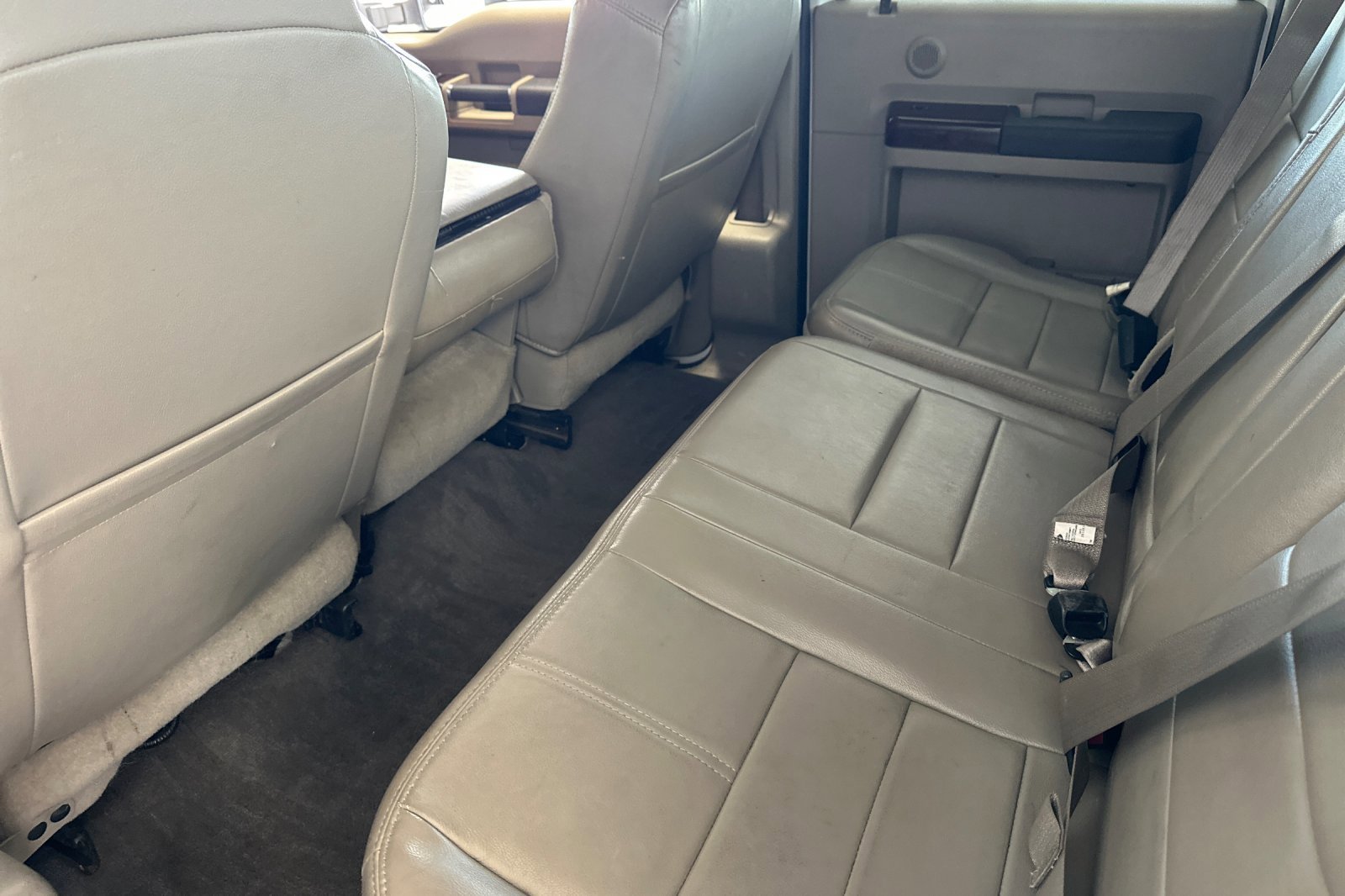 Used 2010 White Ford  image 12