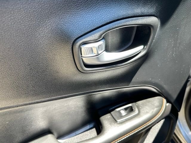 Used 2018 Billet Silver Metallic Clearcoat Jeep Latitude image 14