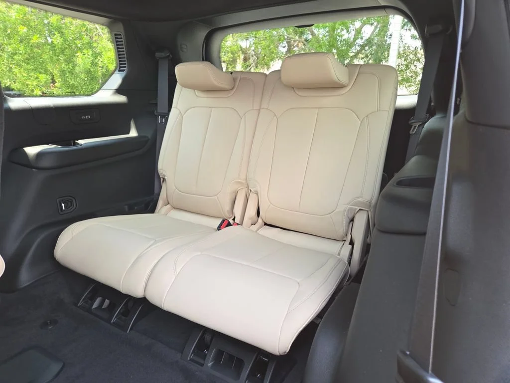 New 2026 Bright White Clear-Coat Exterior Paint Jeep Limited image 22