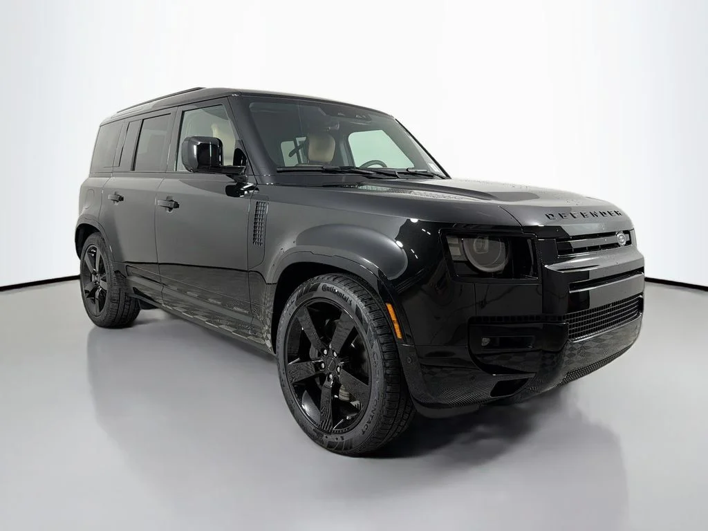 New 2026 Santorini Black Metallic Land Rover X-Dynamic SE image 3
