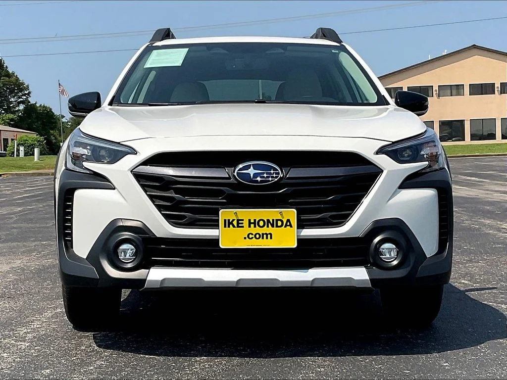 Used 2025 Crystal White Pearl Subaru Limited image 8