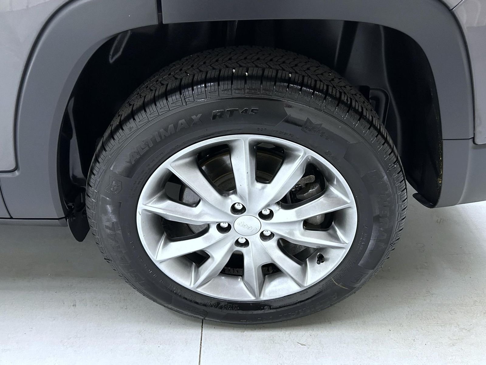 Used 2018 Gray Jeep Limited image 22