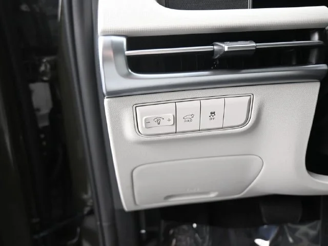 Used 2026 Green Hyundai SEL image 17