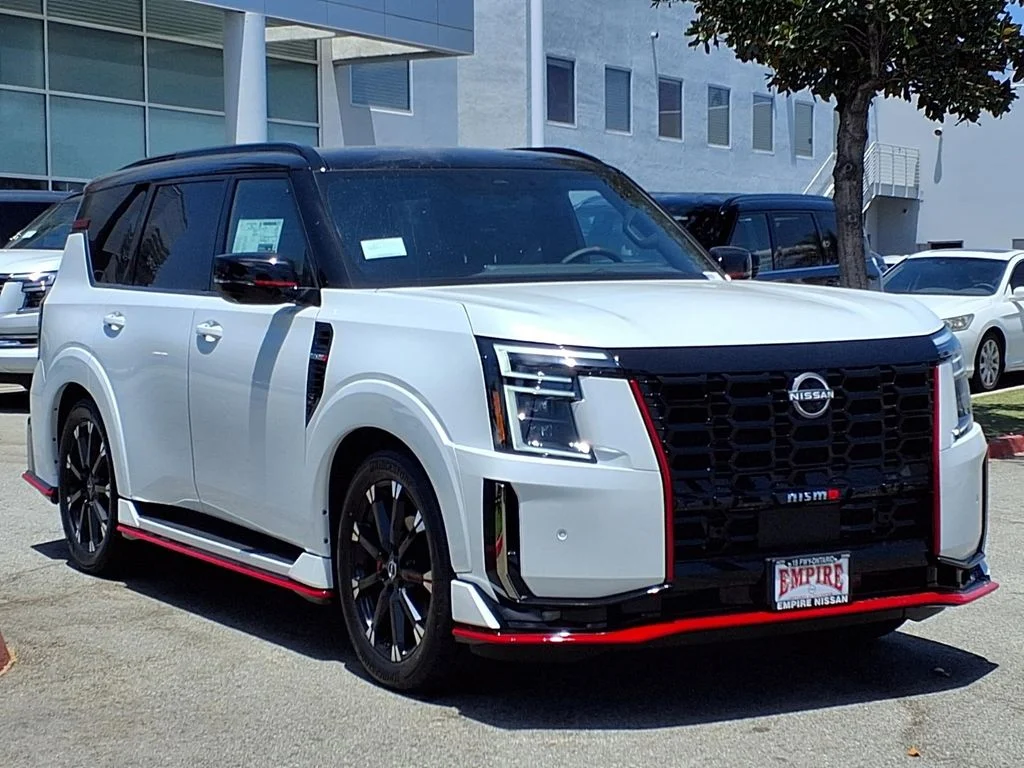 New 2026 Everest White TriCoat / Super Black Two-tone Nissan NISMO® image 3