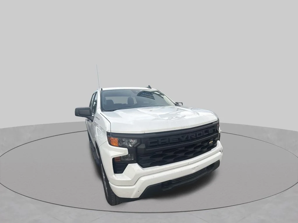 Used 2022 White Chevrolet Custom image 4