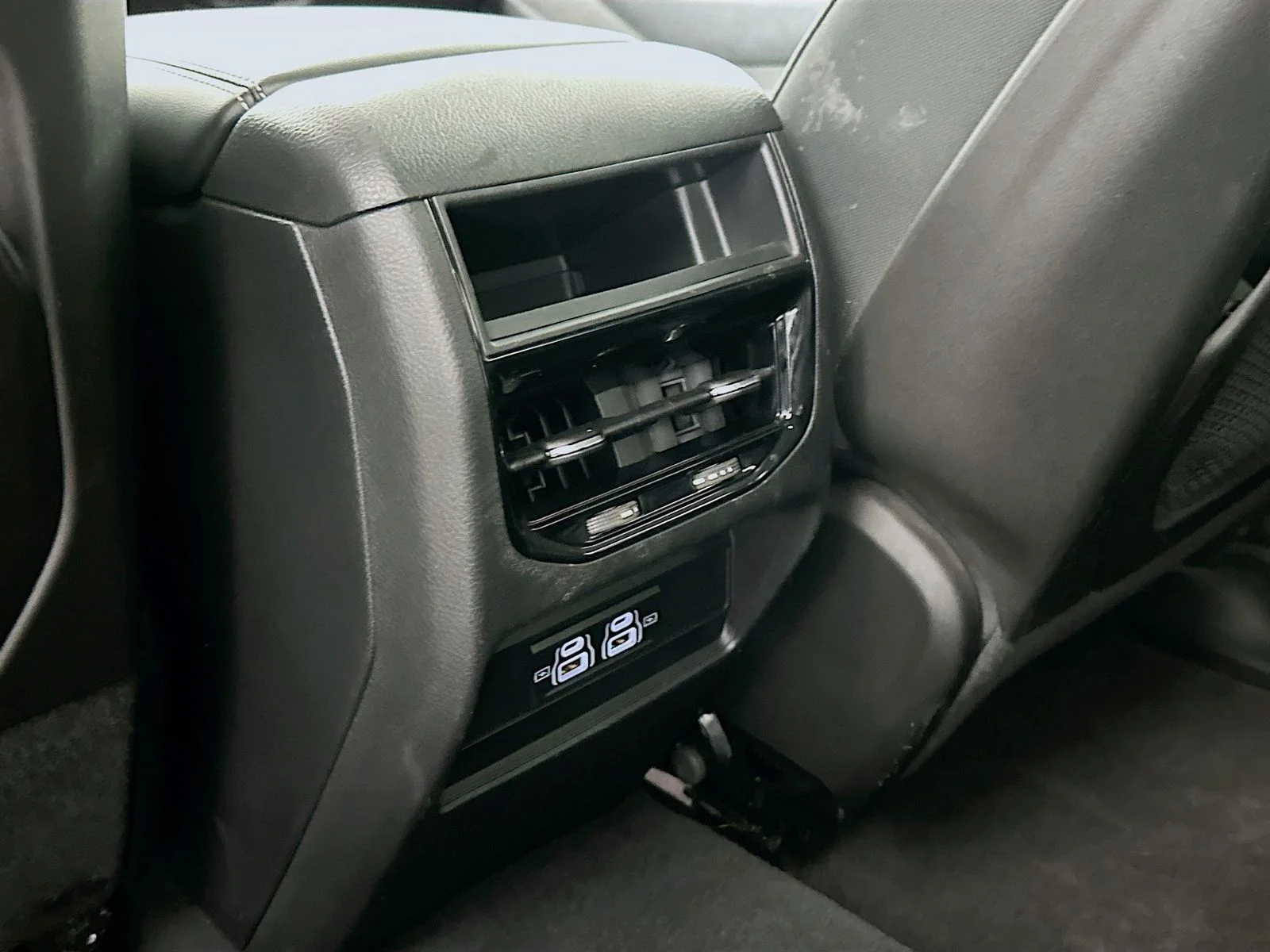 Used 2024 Silver Jeep Laredo X image 24