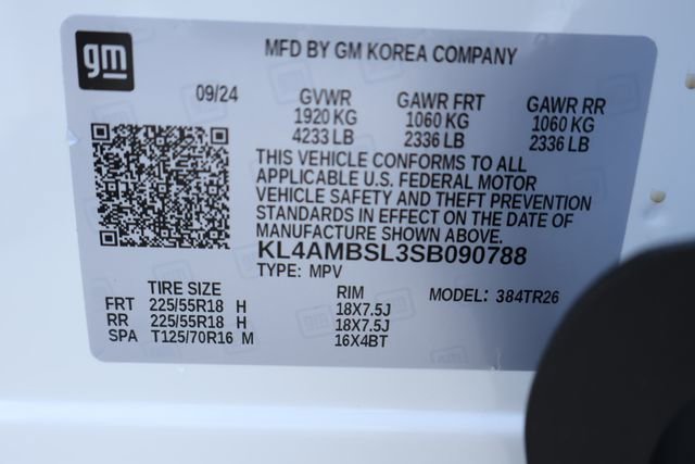 Used 2025 Summit White Buick Preferred image 30