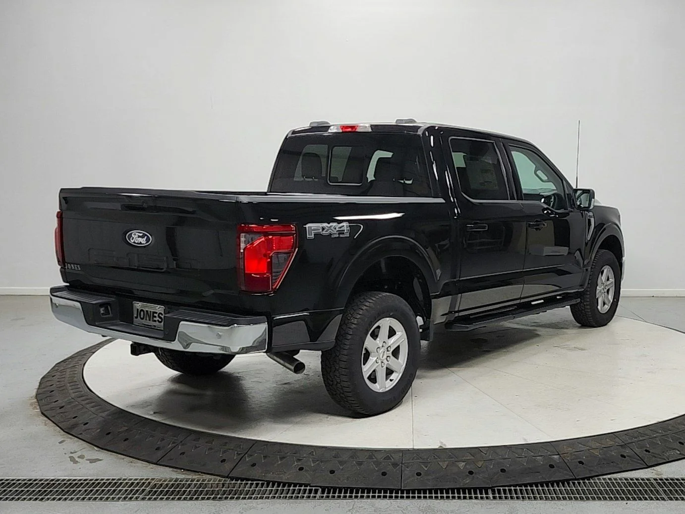 New 2026 Agate Black Metallic Ford XLT image 7