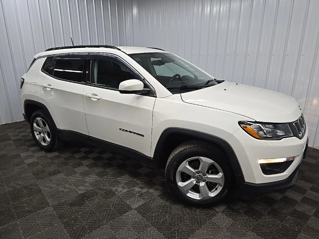 Used 2018 White Jeep Latitude image 7