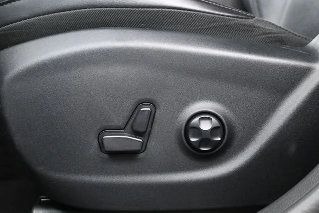 Used 2019 Velvet Red Pearlc Jeep Limited image 11