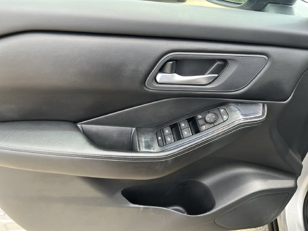 Used 2025 Silver Nissan SV image 13