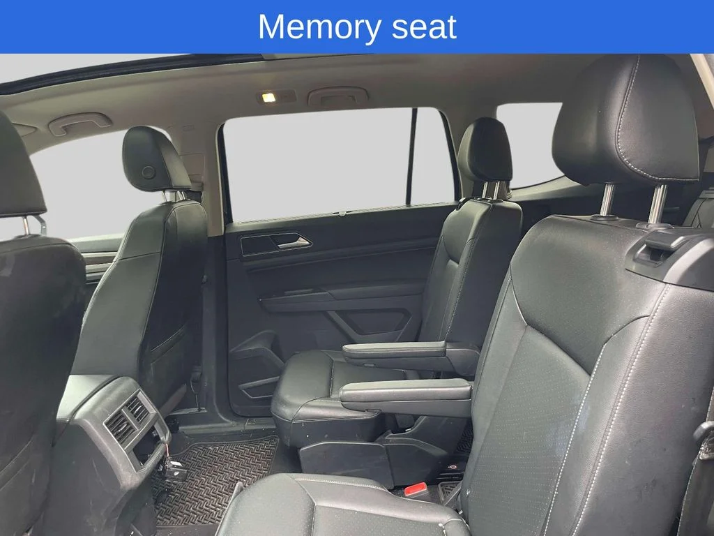 Used 2019 Blue Volkswagen SEL image 13