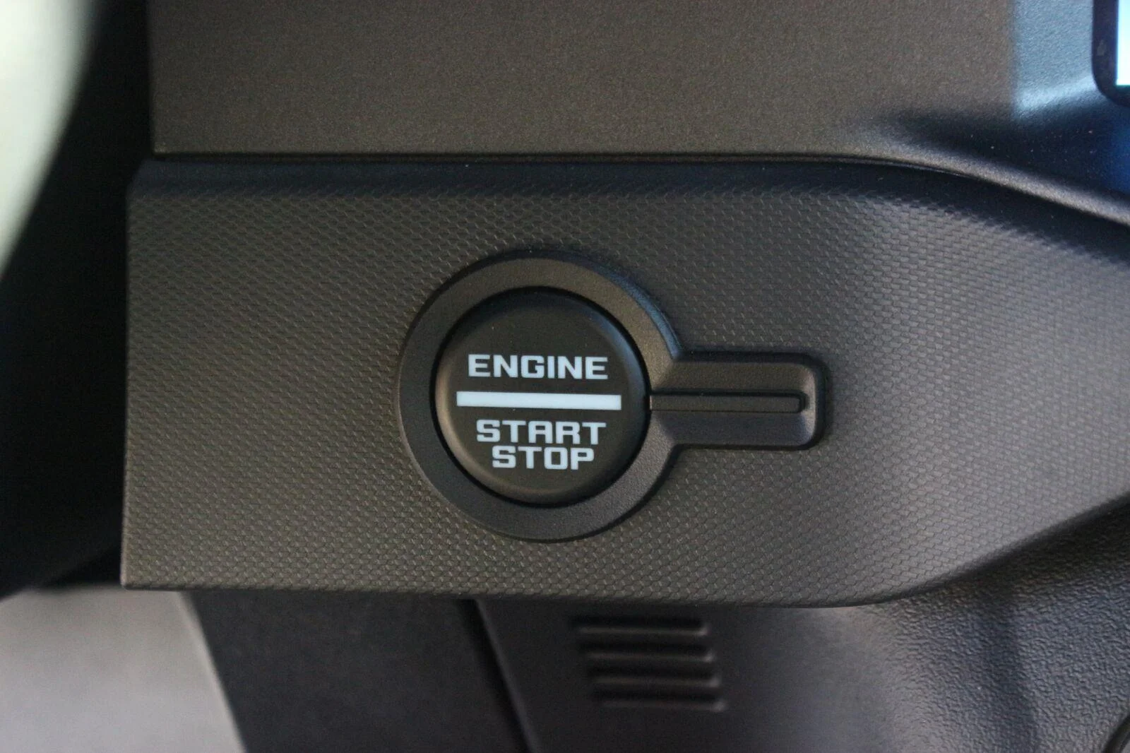 Used 2024 Oxford White Ford Badlands image 28