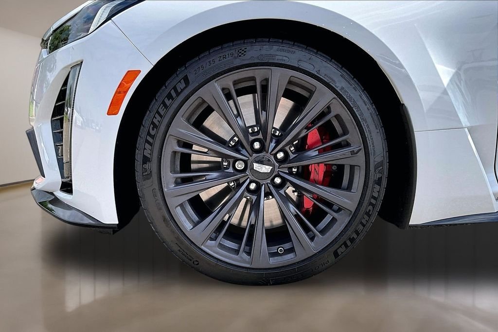 Used 2024 White Cadillac V-Series image 8