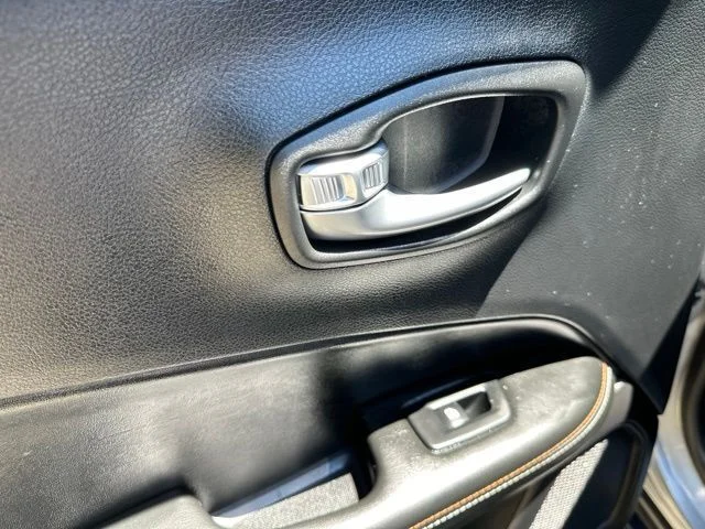 Used 2018 Billet Silver Metallic Clearcoat Jeep Latitude image 14