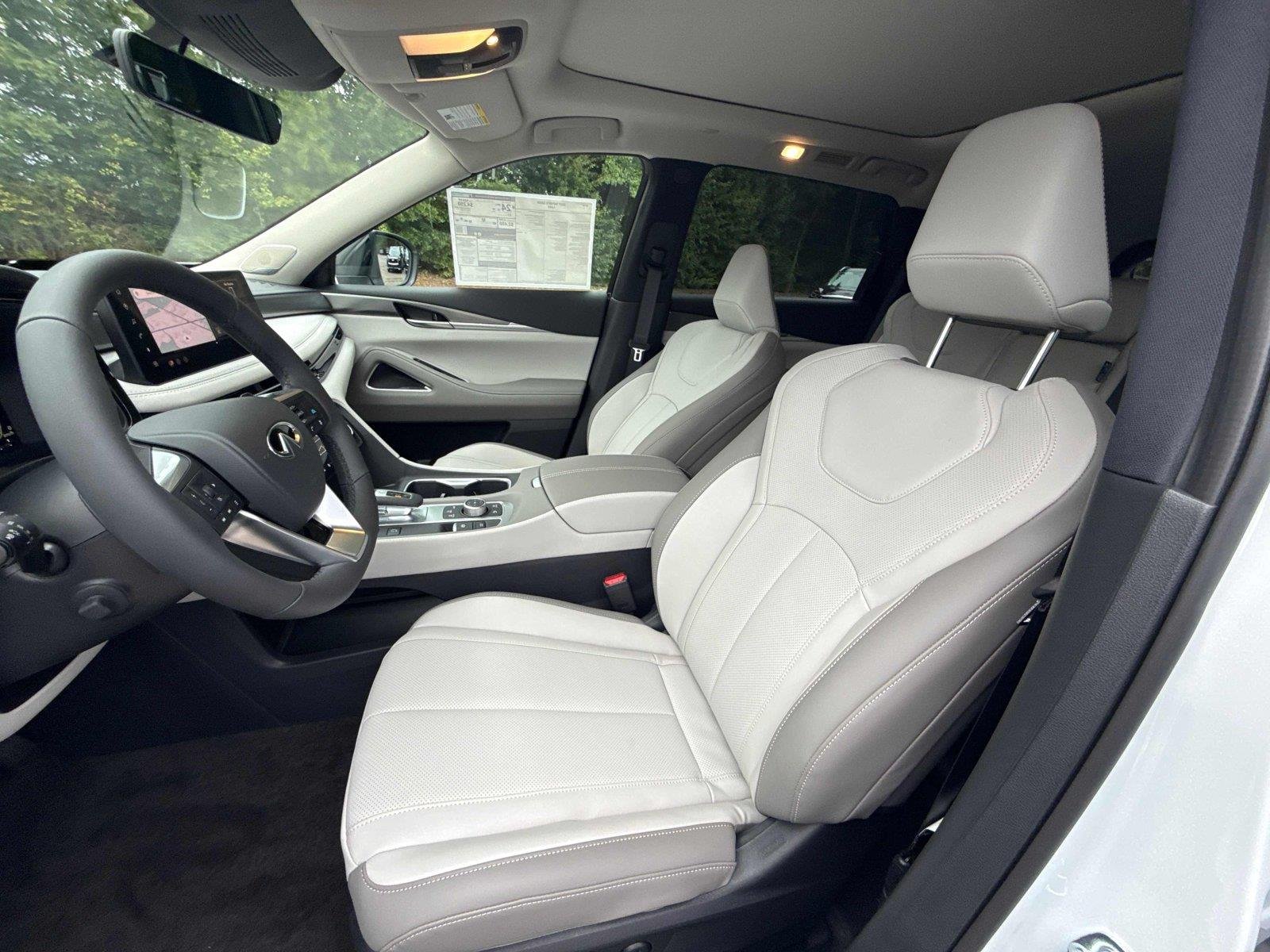New 2027 RADIANT WHITE INFINITI Luxe FWD image 11