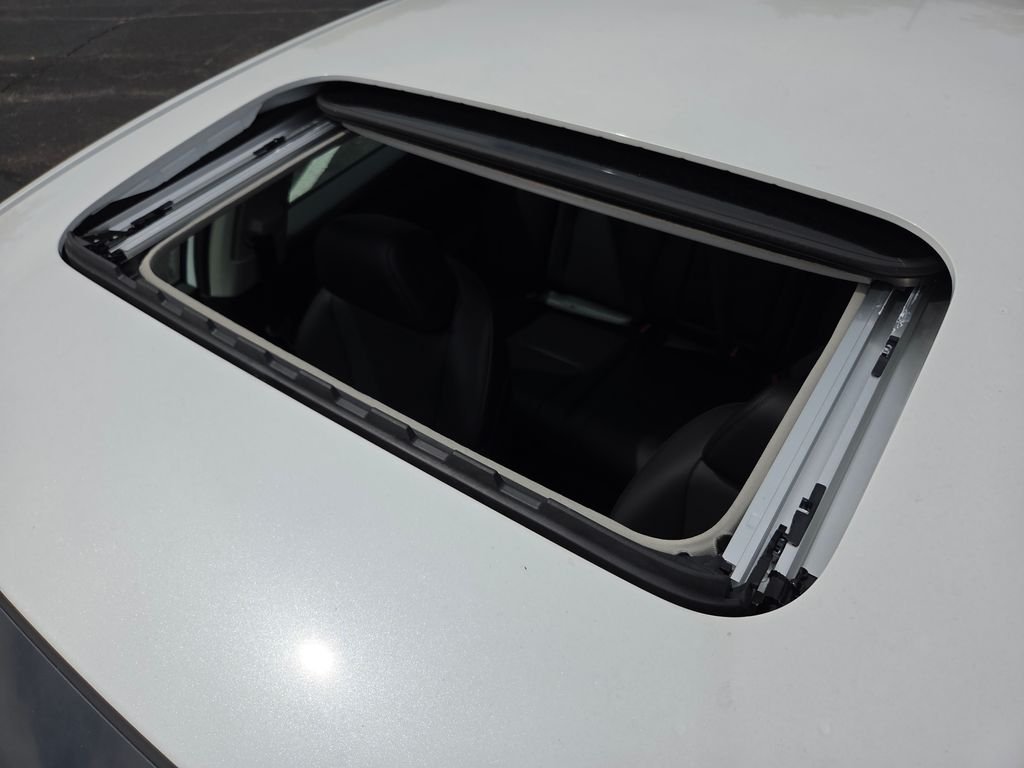 New 2026 Platinum White Pearl Honda Touring image 3