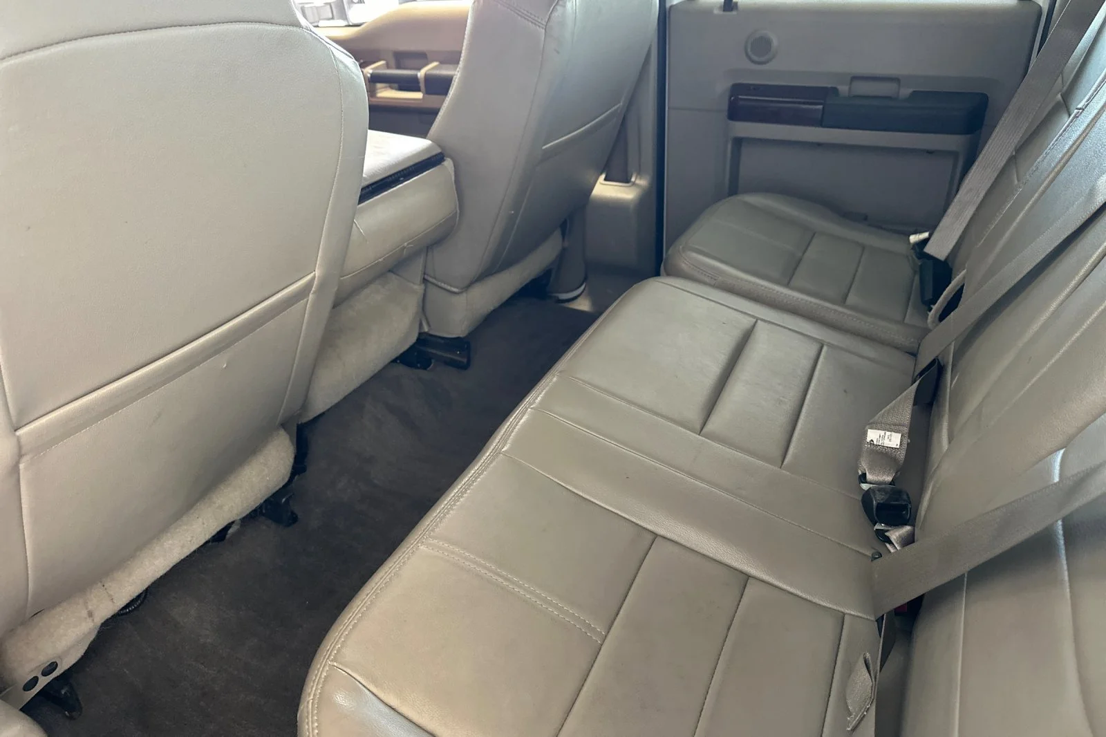 Used 2010 White Ford  image 12