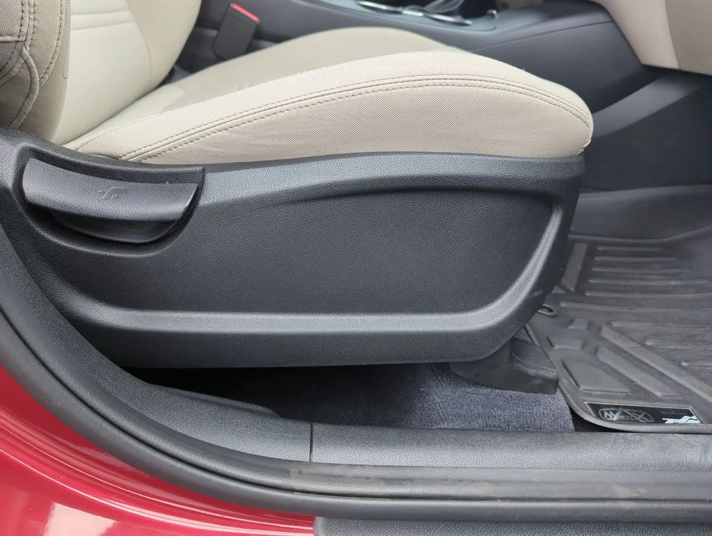 Used 2019 Red Kia LX image 37