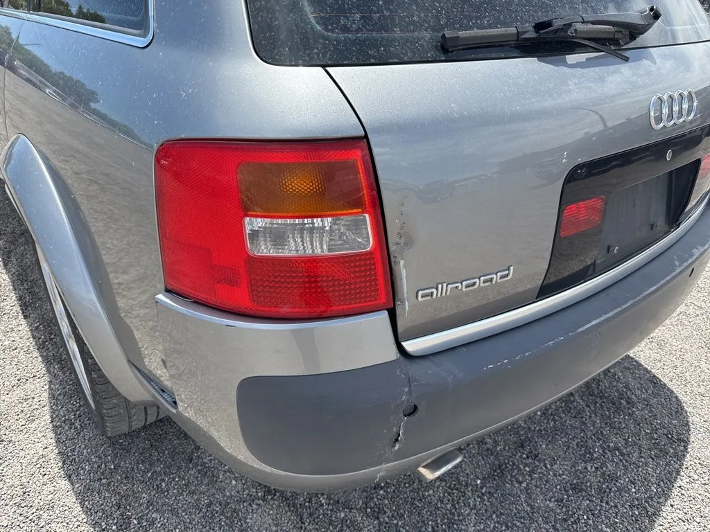 Used 2004 Atlas Gray Metallic/Dark Gray Audi 4.2 image 11