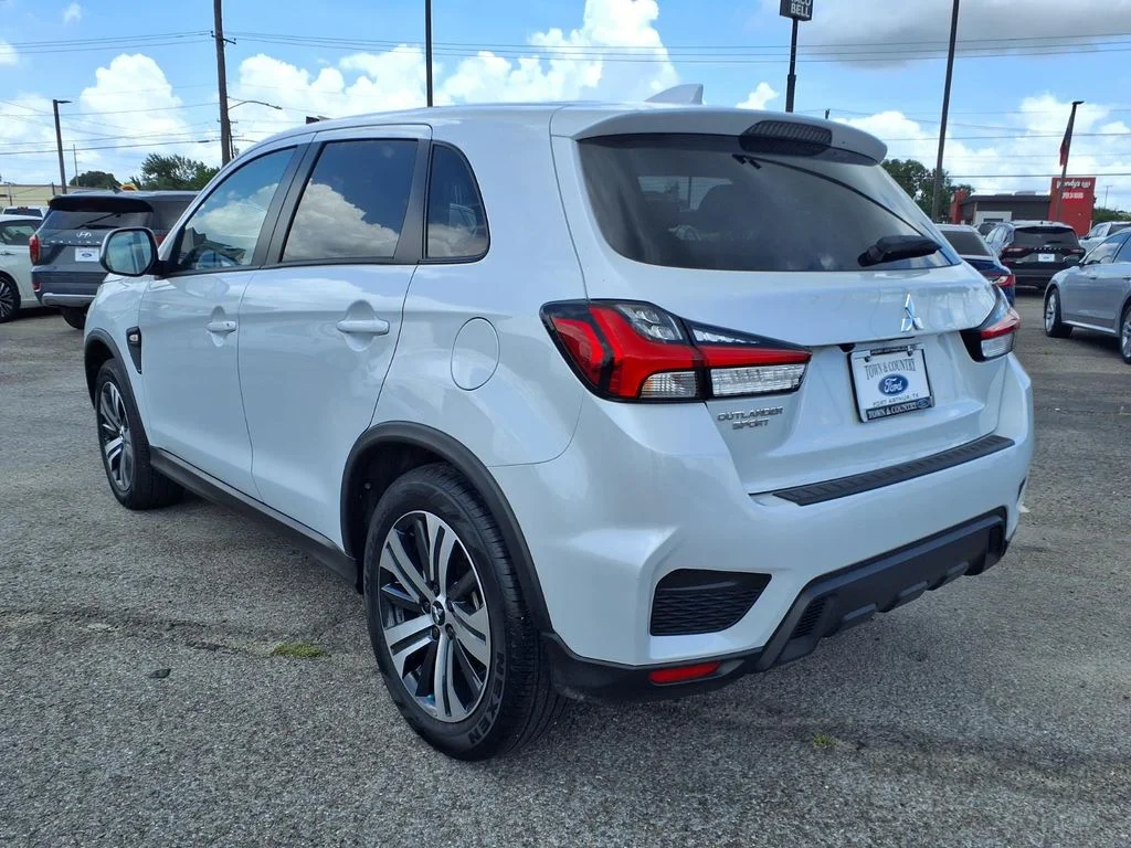 Used 2026 White Mitsubishi 2.0 SE image 4