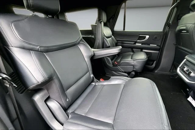 New 2027 Star White Metallic Tri-Coat Ford MAX Platinum image 10
