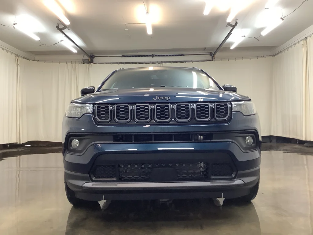 New 2026 Fathom Blue Pearl-Coat Exterior Paint Jeep Latitude image 10