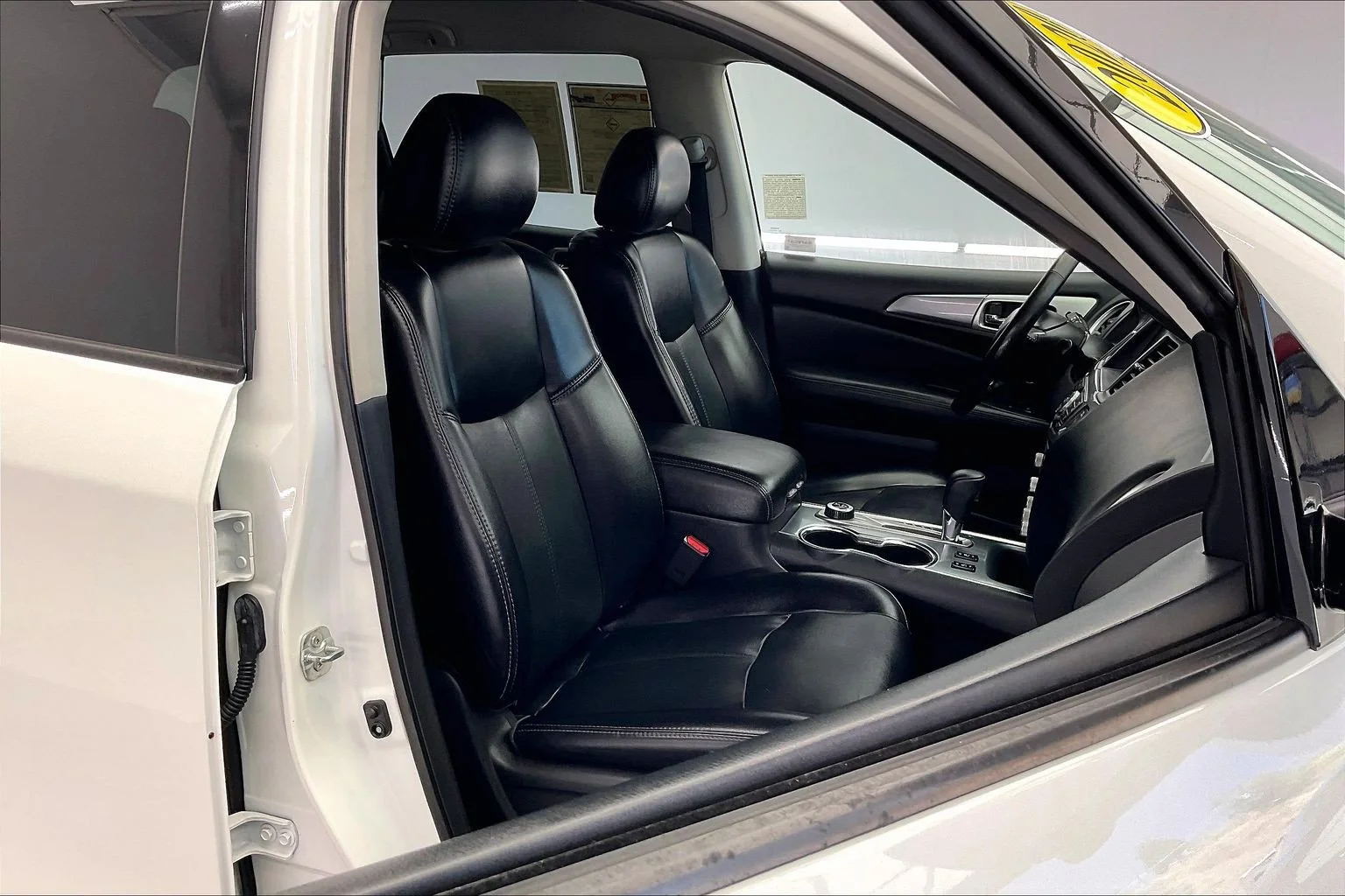 Used 2020 Glacier White Nissan SL image 6