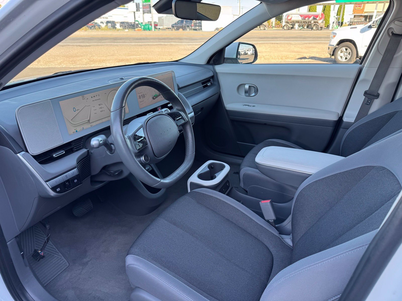Used 2024 White Hyundai SEL image 6