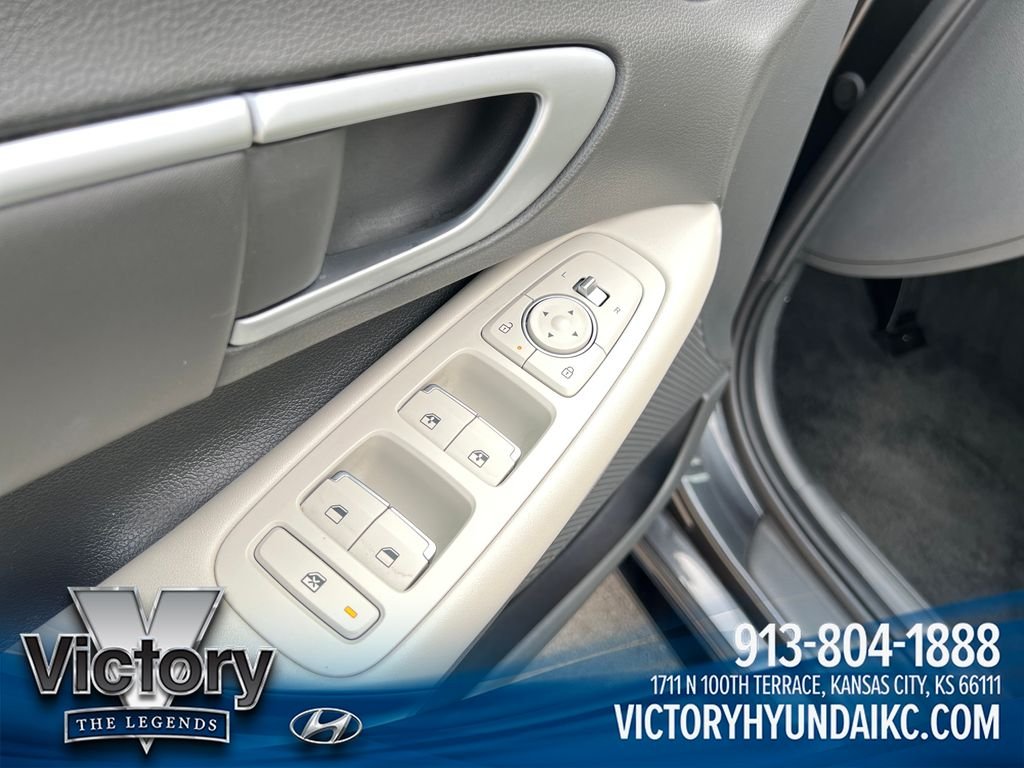 Used 2025 Gray Hyundai SEL image 11
