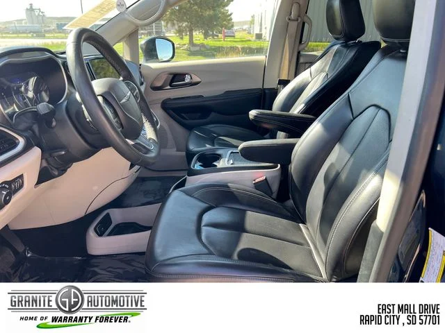 2023 Chrysler Pacifica Touring L - Photo 10
