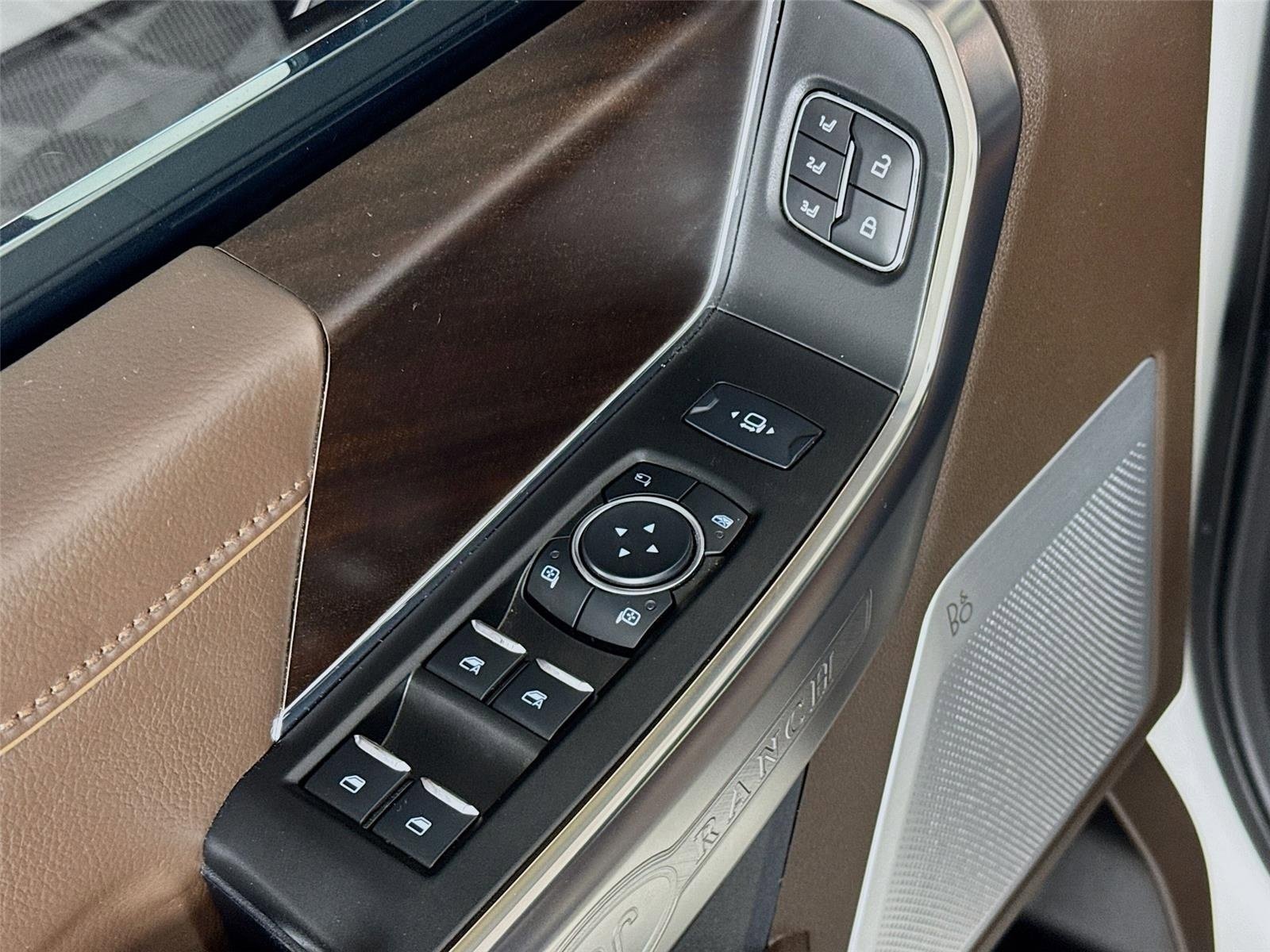 Used 2024 White Metallic Ford King Ranch image 20