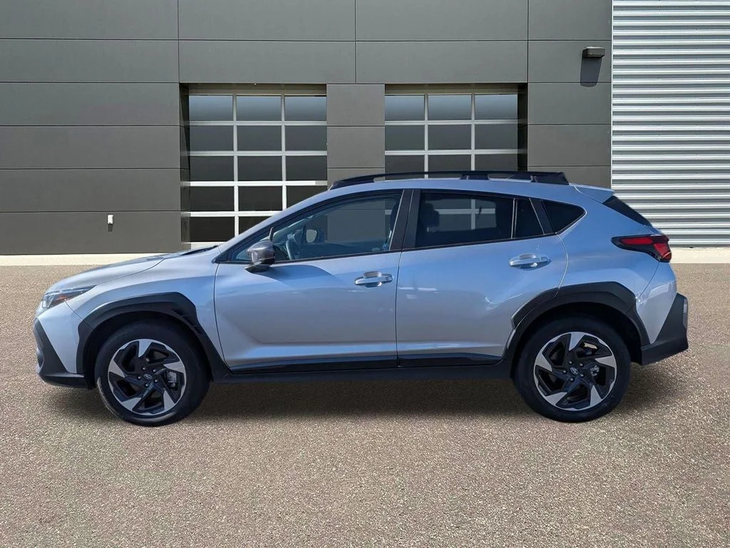 Used 2025 Ice Silver Metallic Subaru Limited image 9