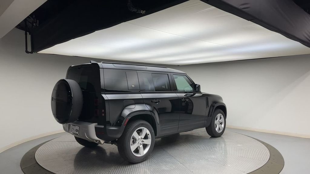 Used 2024 Santorini Black Metallic Land Rover S image 8