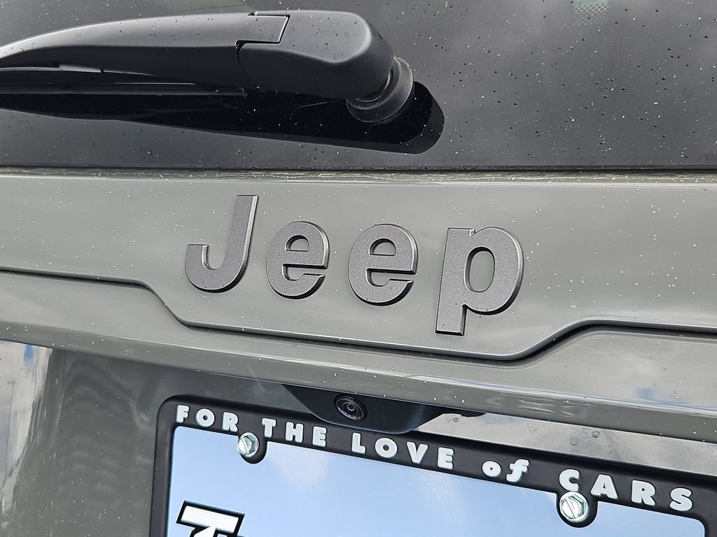New 2026 Sting-Gray Clear-Coat Exterior Paint Jeep Laredo image 25