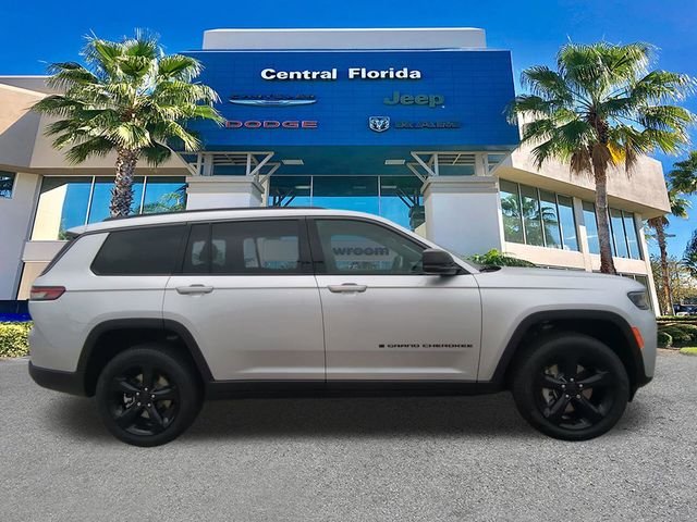 New 2026 Silver Zynith Exterior Paint Jeep Limited image 4