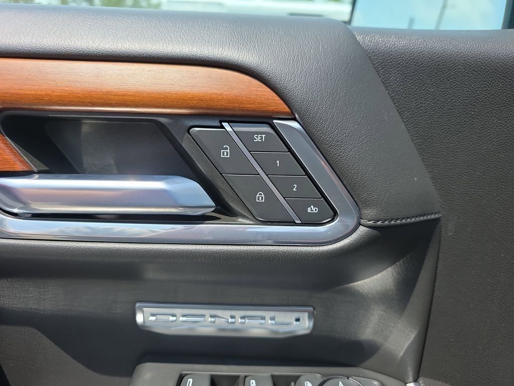 Used 2023 White GMC Denali image 19