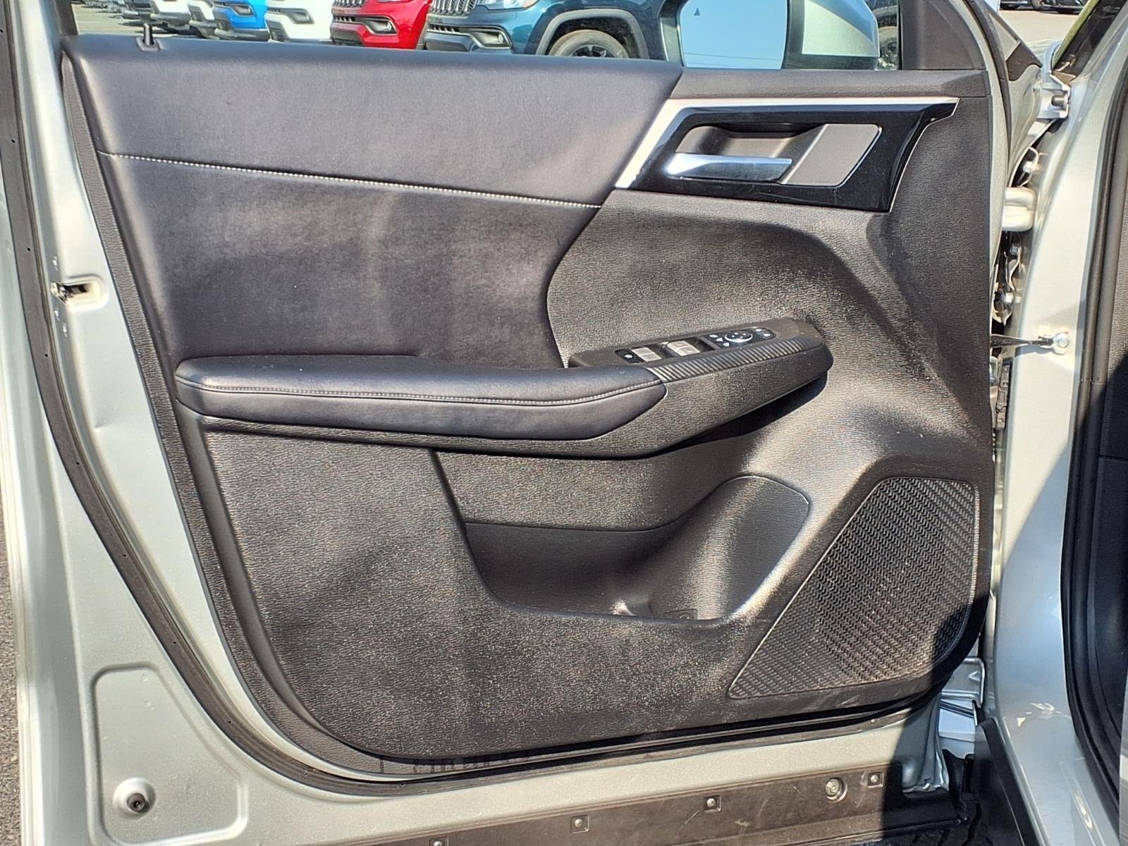 Used 2024  Mitsubishi SE image 29