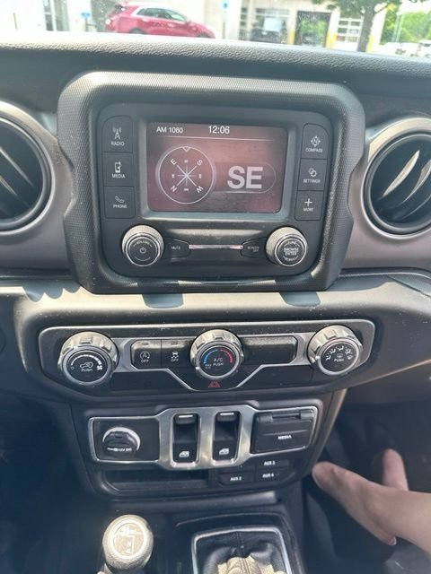 Used 2019 Gray Jeep Sport S image 8