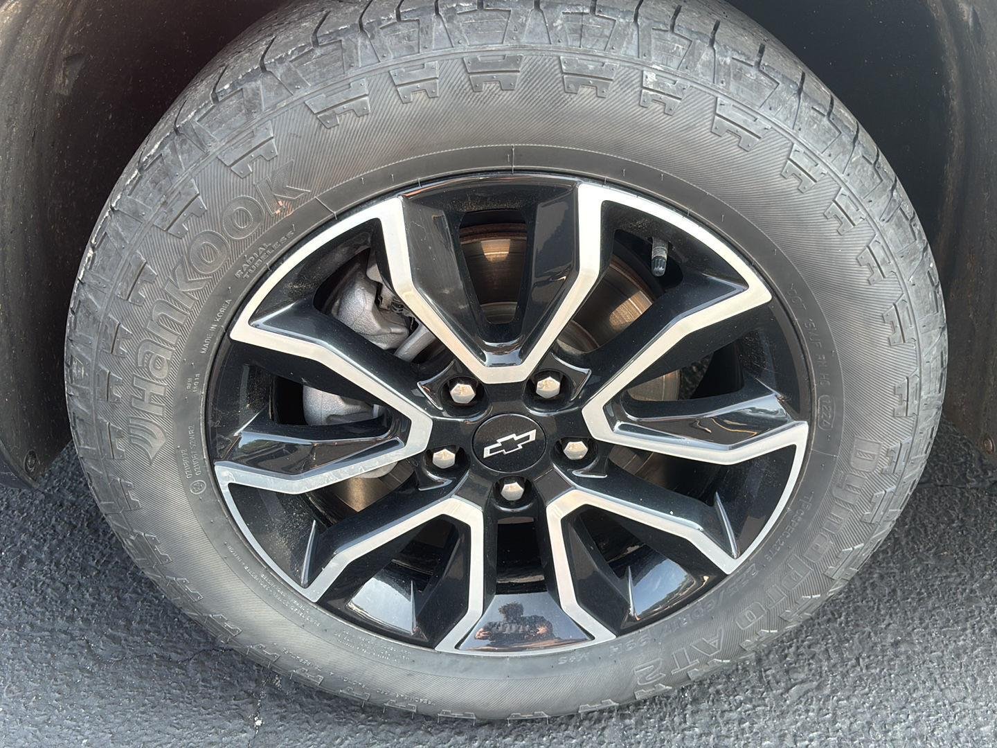Used 2025 Sterling Gray Metallic Chevrolet ACTIV image 4