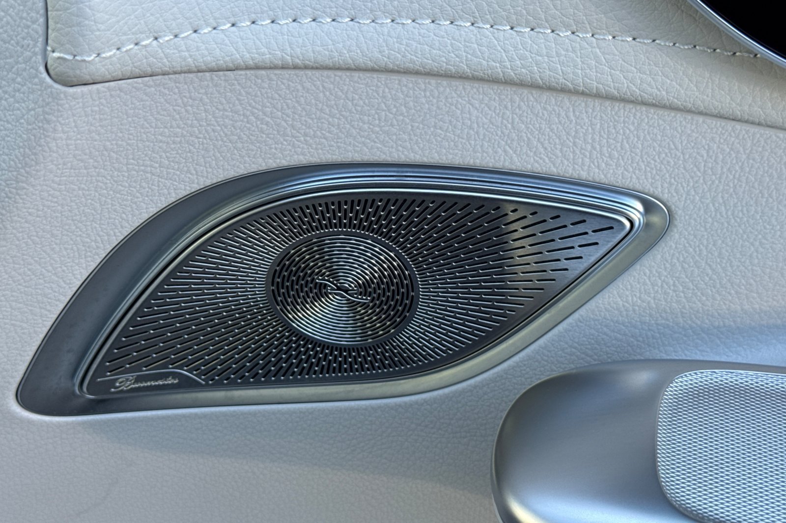 Certified Used 2023 Blue Mercedes-Benz 500 SUV image 6