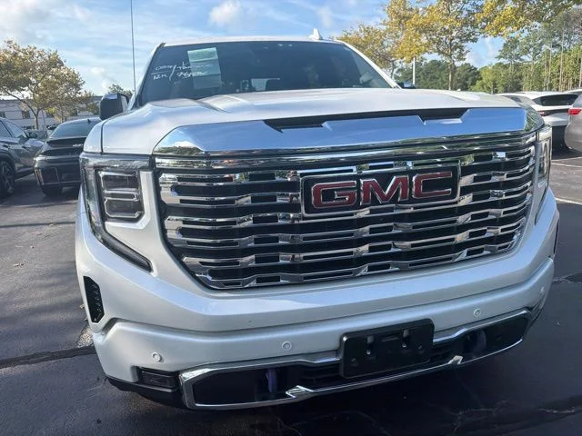 Used 2025 White Frost Tricoat GMC Denali image 3
